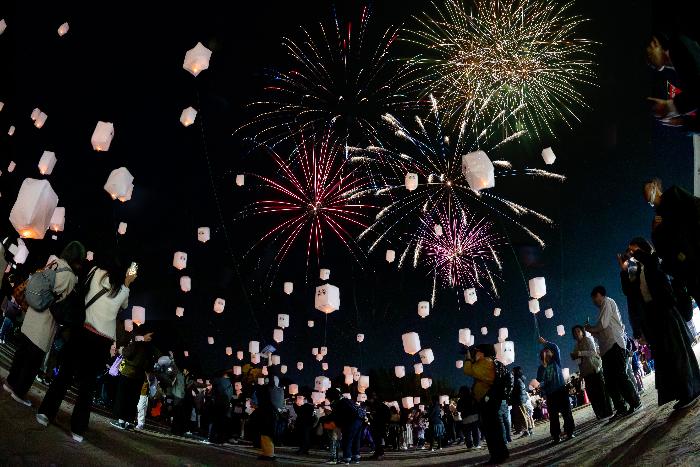 王寺ミルキーウェイ2025の打上げ花火の写真(王寺カメラクラブ撮影)