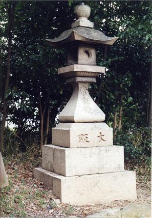 （写真）火幡神社の灯籠